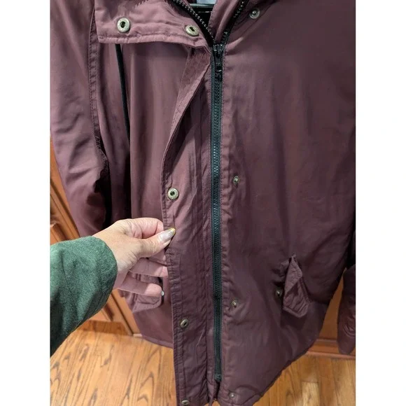 Old Navy Women's Faux Fur Hooded Burgundy Puffer Coat Jacket Size M - Picture 8 of 8
